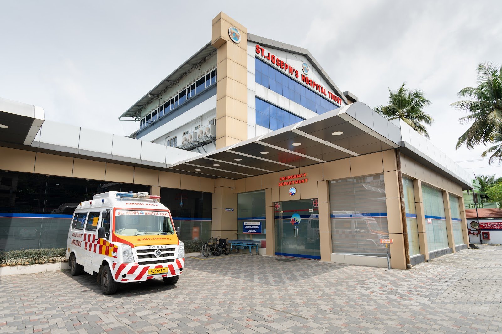 24/7 Emergency Department & Ambulance